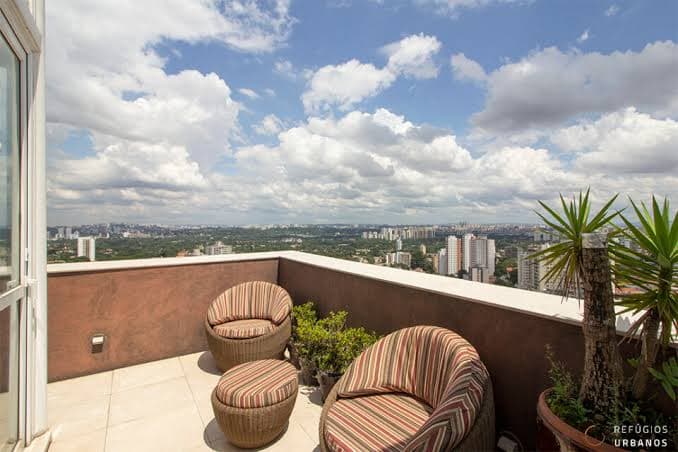 Cobertura com vista para a serra